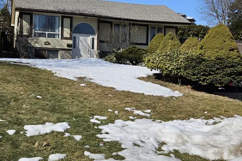 441 Crestwood Drive, Oshawa, ON L1G 2R4