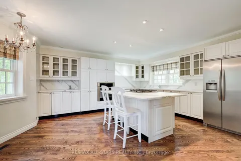 5 Hill Crescent, ON M1M 1H7