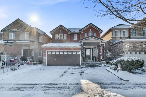8 Lampman Drive, Toronto, ON M1E 5L1