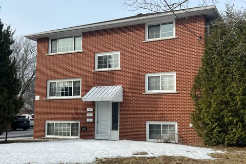 326 Surrey Drive, Oshawa, ON L1G 6H1