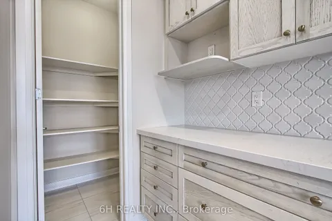 2616 Hibiscus Drive, ON L1X 0L8