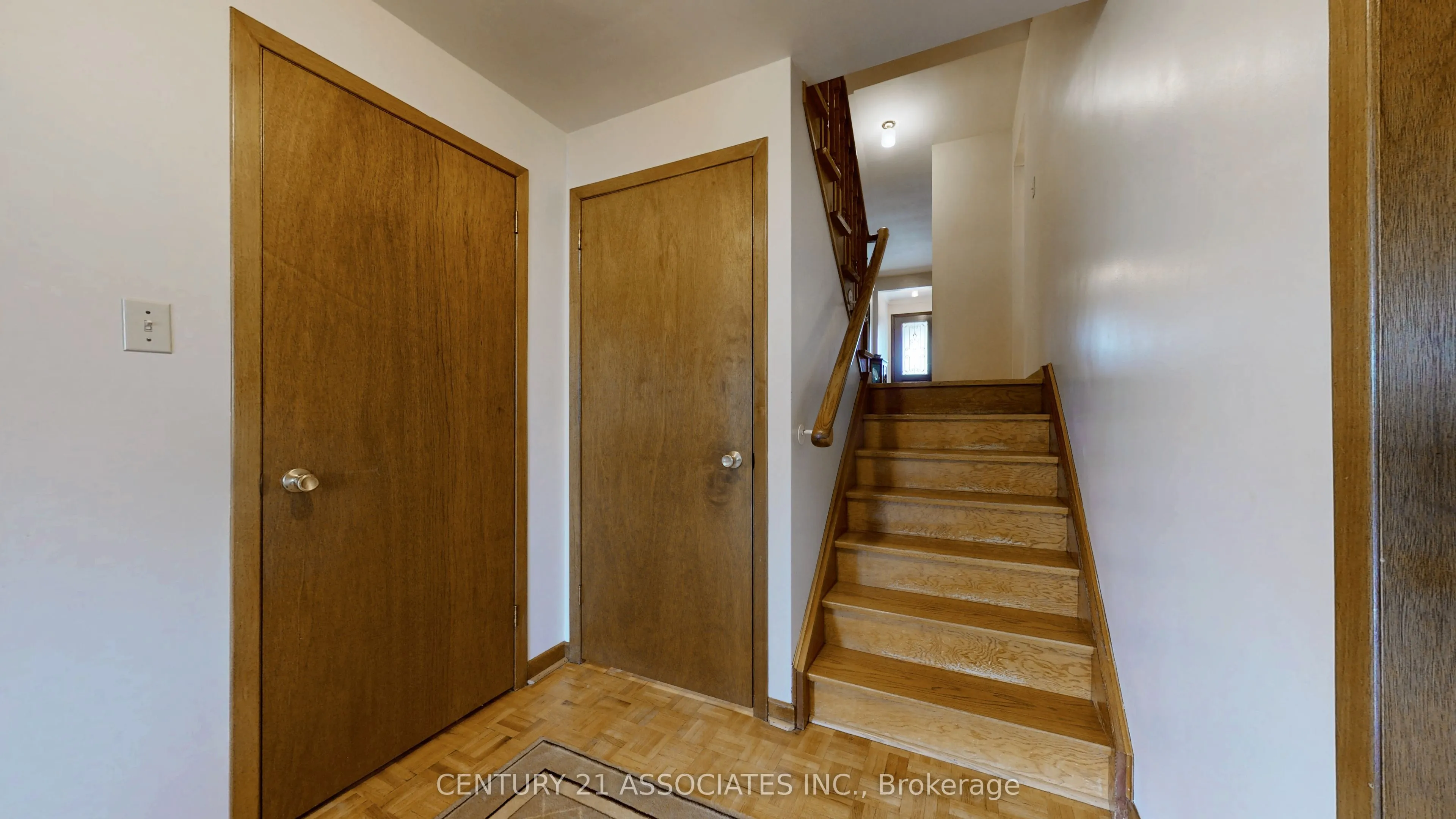 1217 Alexandra Avenue, Mississauga, ON L5E 2A4