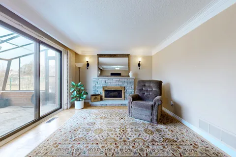 1217 Alexandra Avenue, Mississauga, ON L5E 2A4
