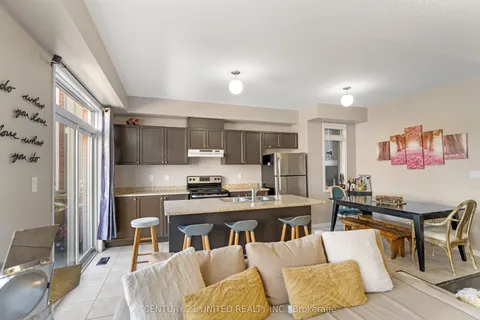8 Lambdon Way, Whitby, ON L1M 2M1