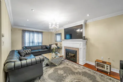 1028 Roseheath Street, Oshawa, ON L1K 2P8