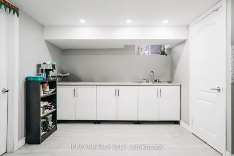 8 Chandler Drive, Toronto, ON M1G 1Z2