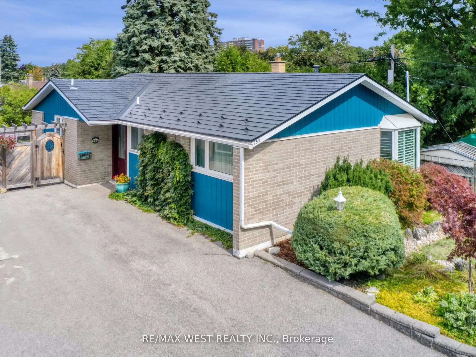 254 Confederation Drive, Toronto, ON M1G 1B5