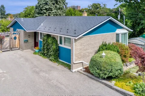 254 Confederation Drive, Toronto, ON M1G 1B5