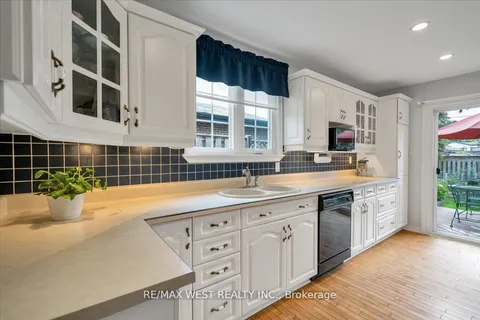254 Confederation Drive, Toronto, ON M1G 1B5