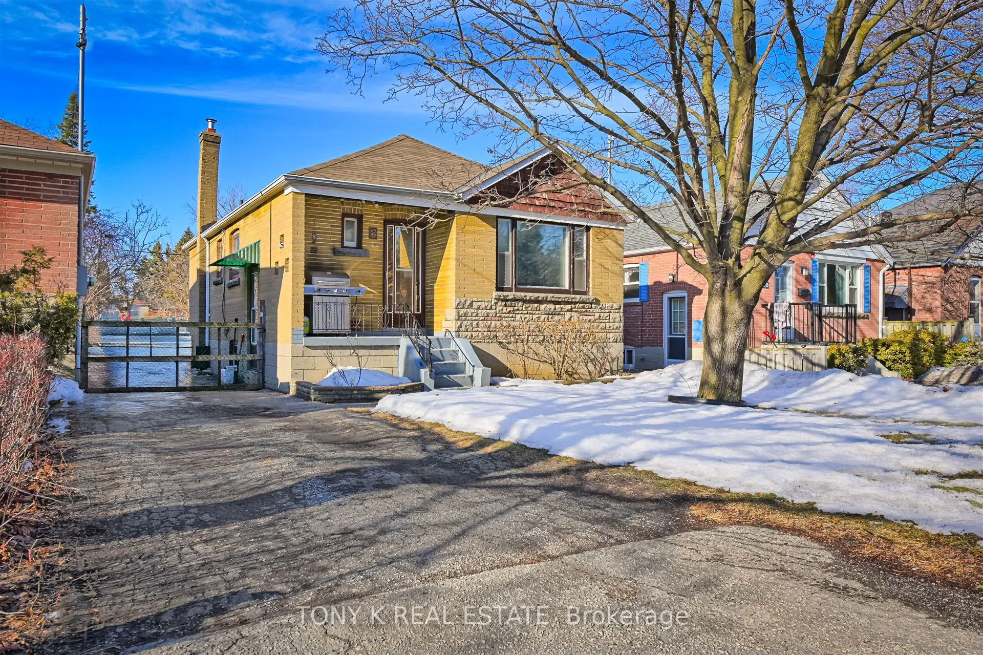 8 Davidson Avenue, Toronto, ON M1K 1C3