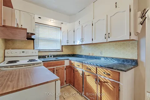 8 Davidson Avenue, Toronto, ON M1K 1C3
