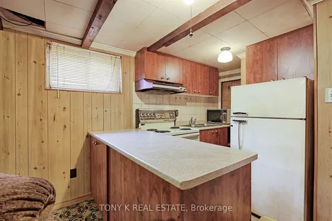 8 Davidson Avenue, Toronto, ON M1K 1C3