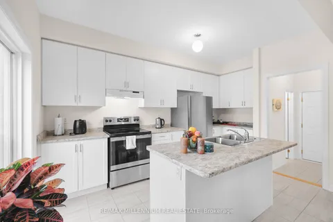 2563 Hibiscus Drive, Pickering, ON L1X 0M7