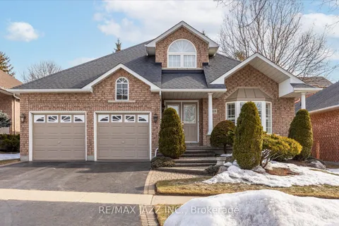 119 Goodman Drive, Oshawa, ON L1J 7V9