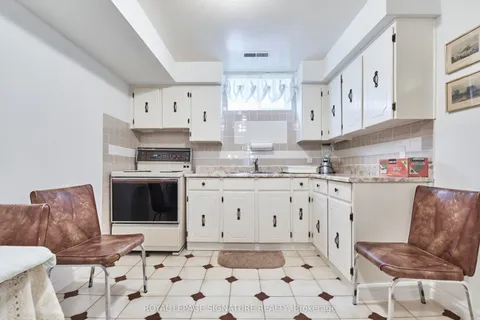 88 Gooderham Drive, Toronto, ON M1R 3G7