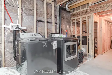 25 Windflower Way, Whitby, ON L1P 0H9