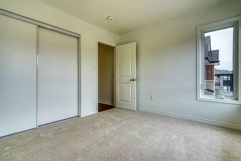 1481 Mockingbird Square, Pickering, ON L1X 0N8