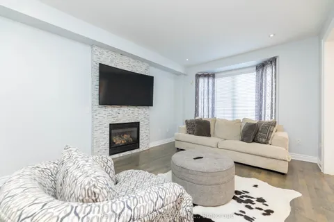46 Eastgate Circle, Whitby, ON L1M 2N4