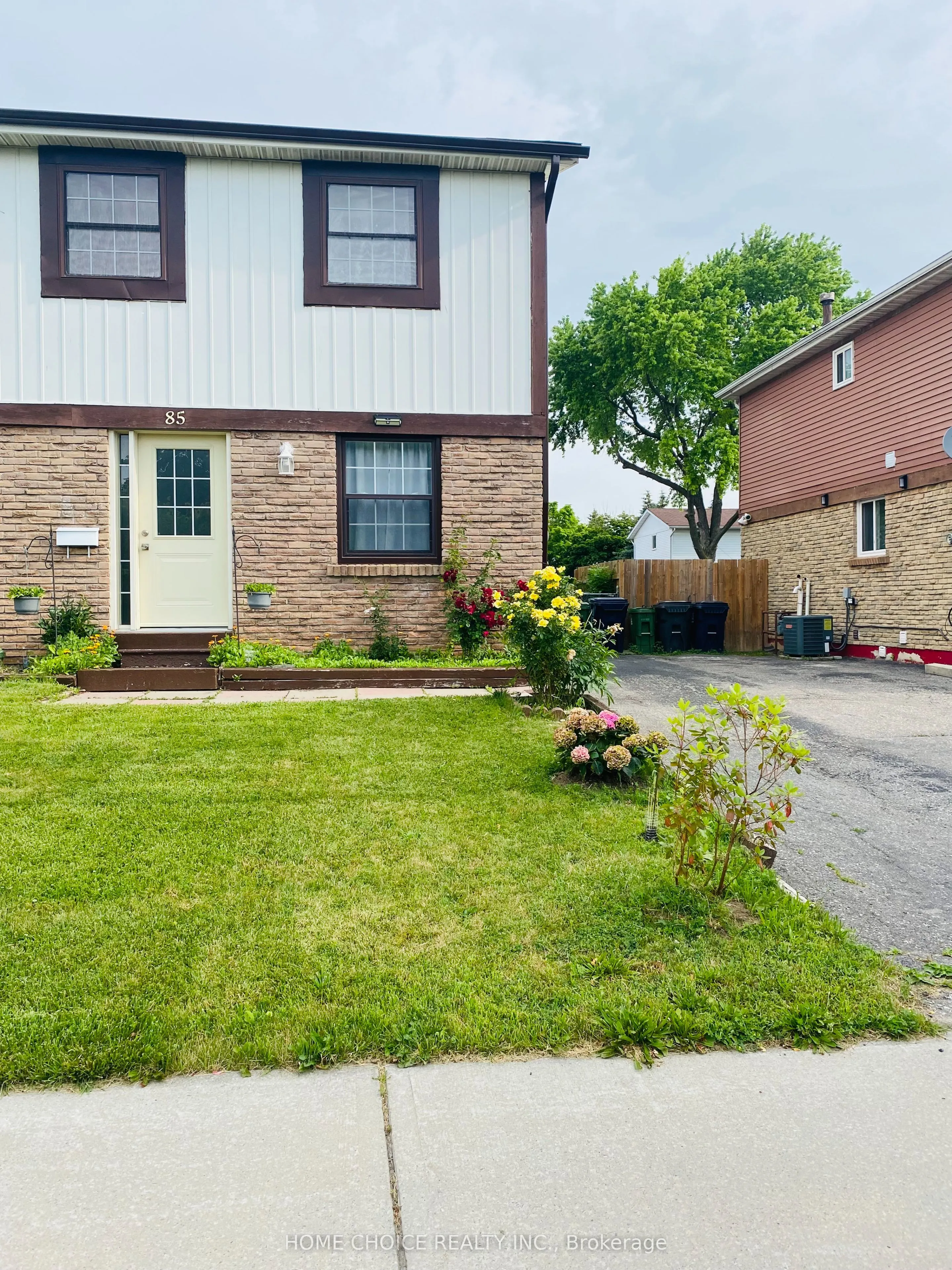 85 Bradstone Square, Toronto, ON M1B 1W1