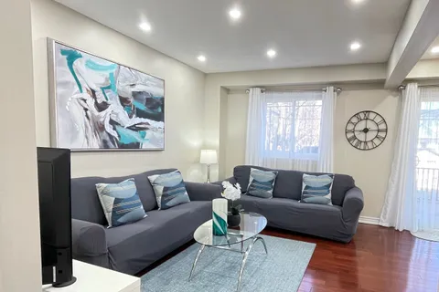 85 Bradstone Square, Toronto, ON M1B 1W1