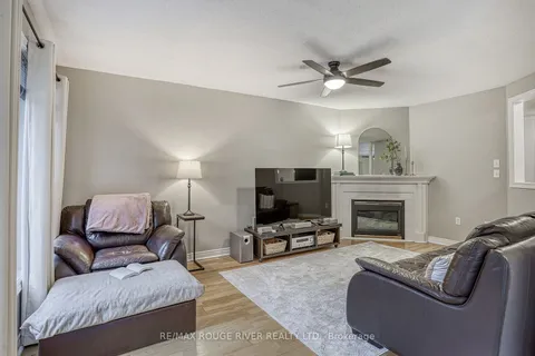 27 Markwood Crescent, Whitby, ON L1R 2S3