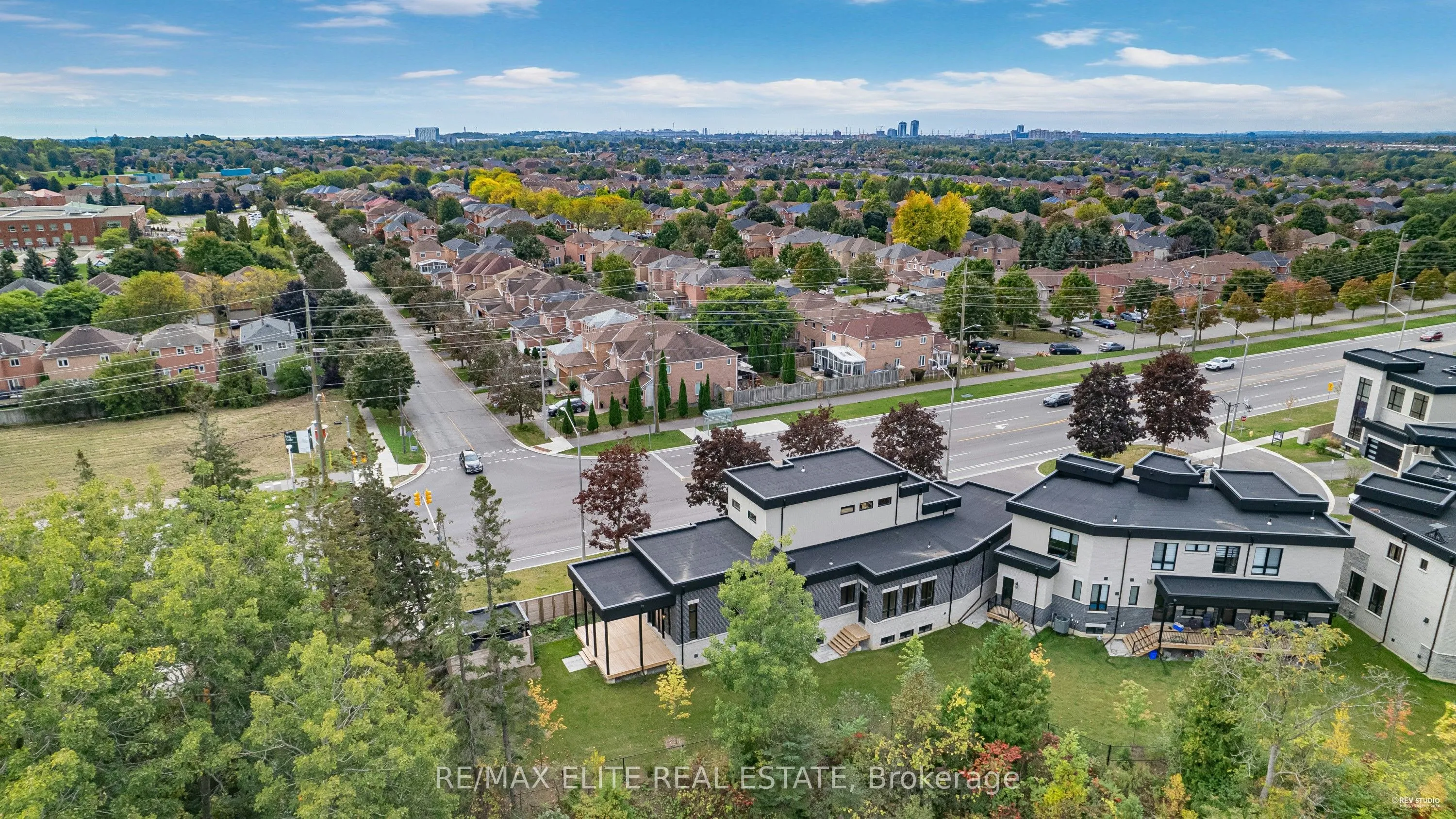 2 Tidmarsh Lane, Ajax, ON L1T 4S1
