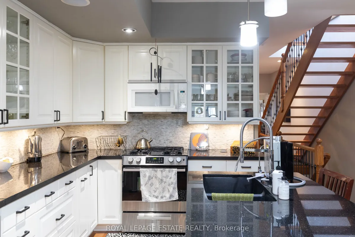 2184 Queen Street, ON M4E 1E6