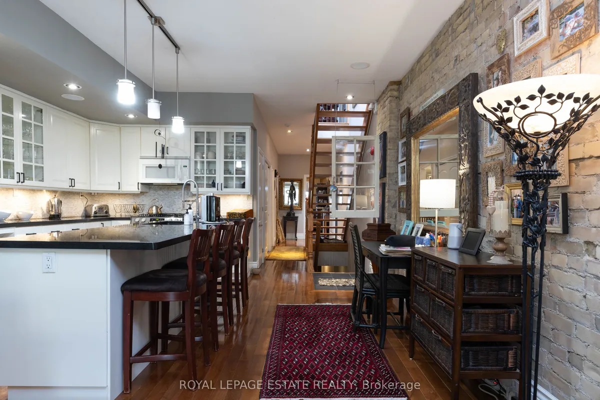 2184 Queen Street, ON M4E 1E6