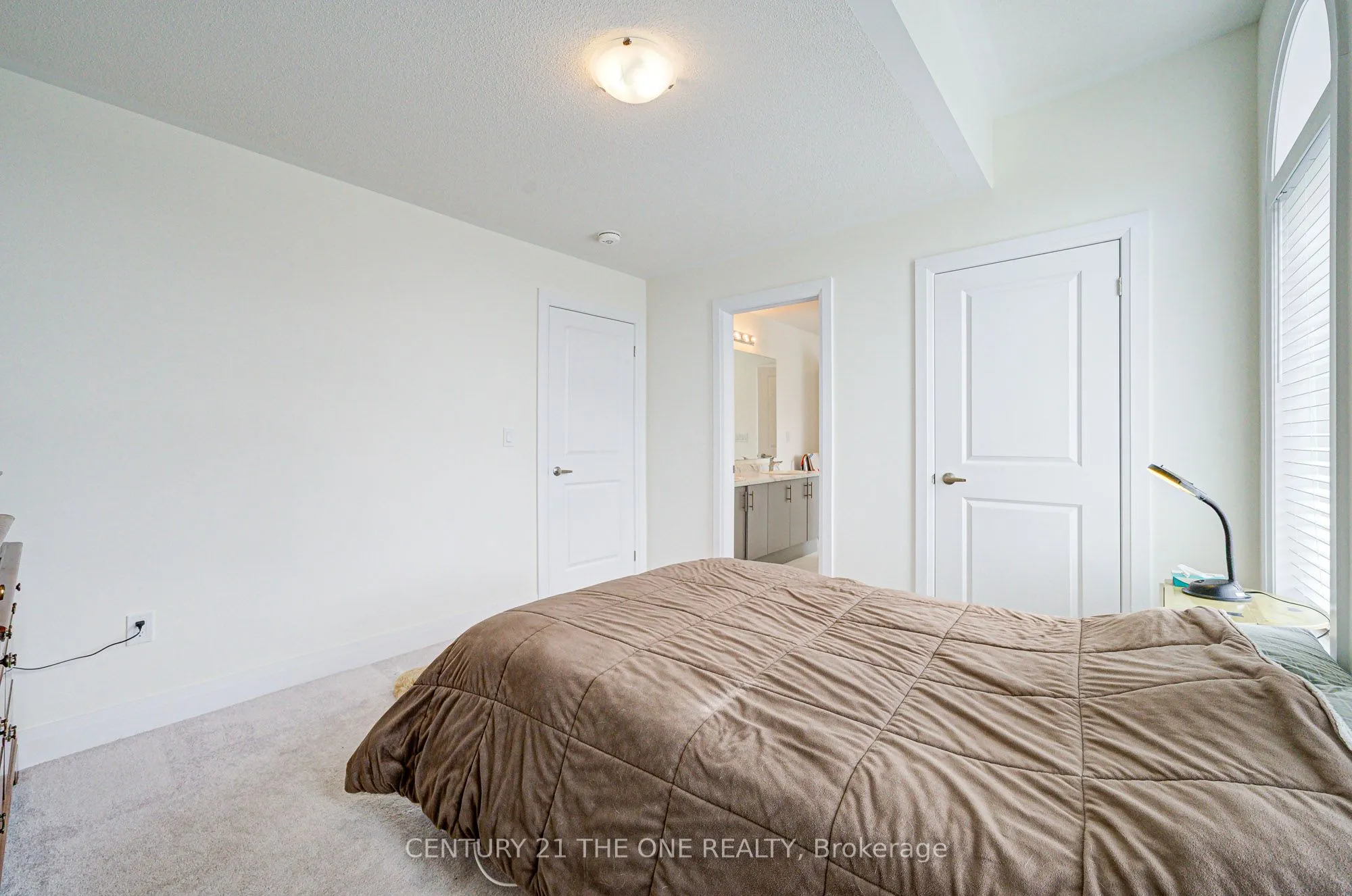 2 Wesley Brooks Street, Clarington, ON L1B 0W4