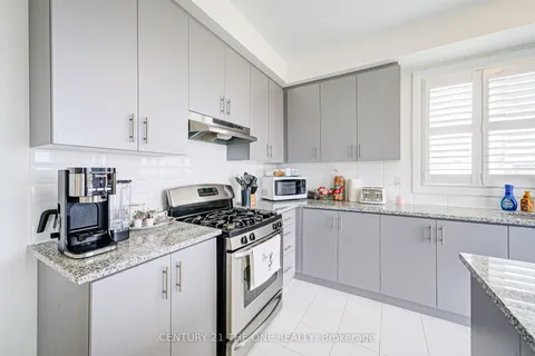 2 Wesley Brooks Street, Clarington, ON L1B 0W4