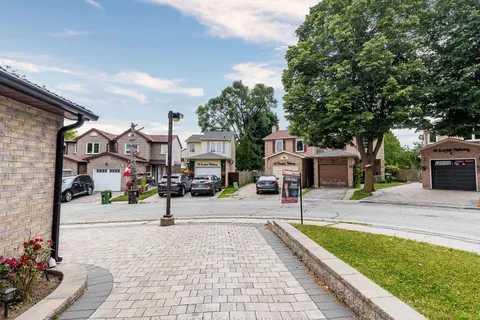 55 Scarfair Pathway, Toronto, ON M1B 4G2