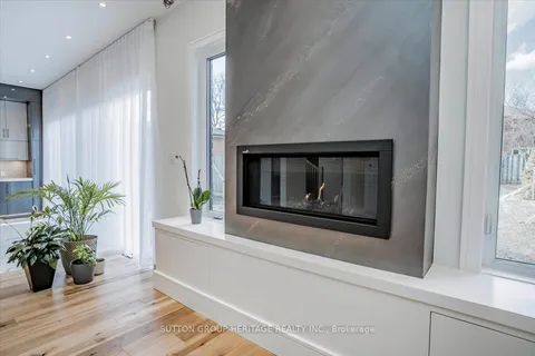 6268 Kingston Road, Toronto, ON M1C 1L1