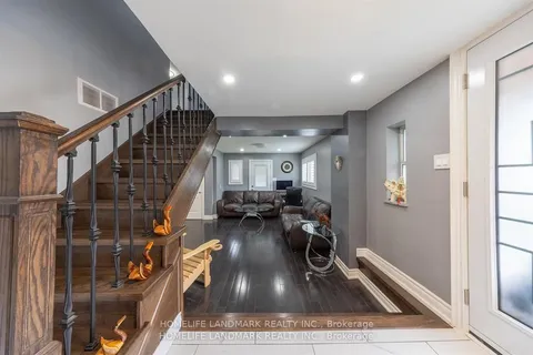 103 Oakley Boulevard, Toronto, ON M1P 3P8
