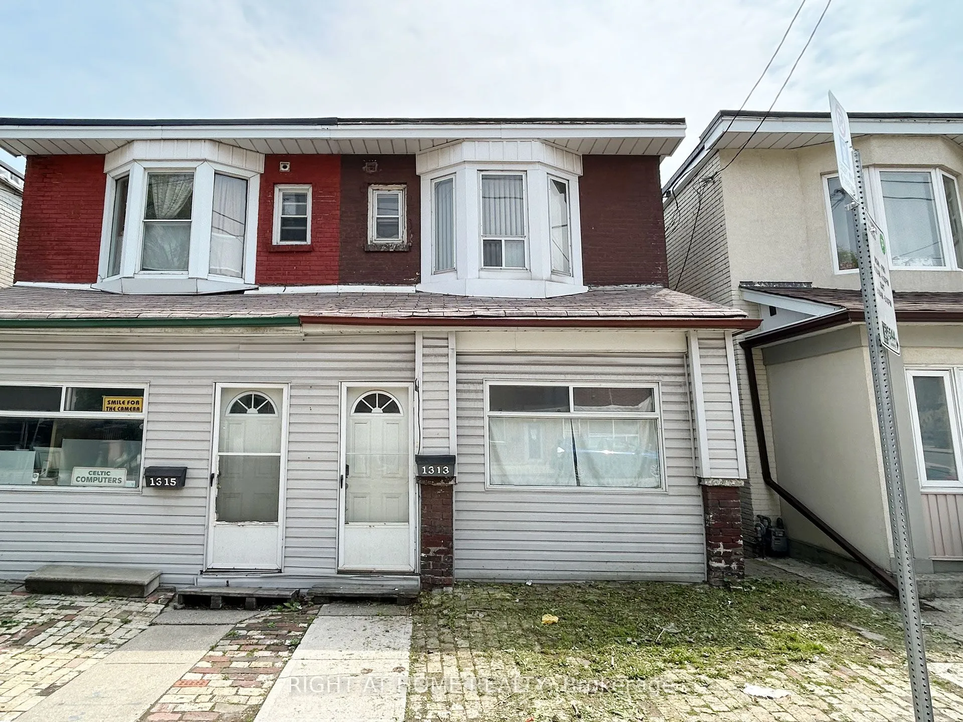 1313 Gerrard Street, ON M4L 1Y8