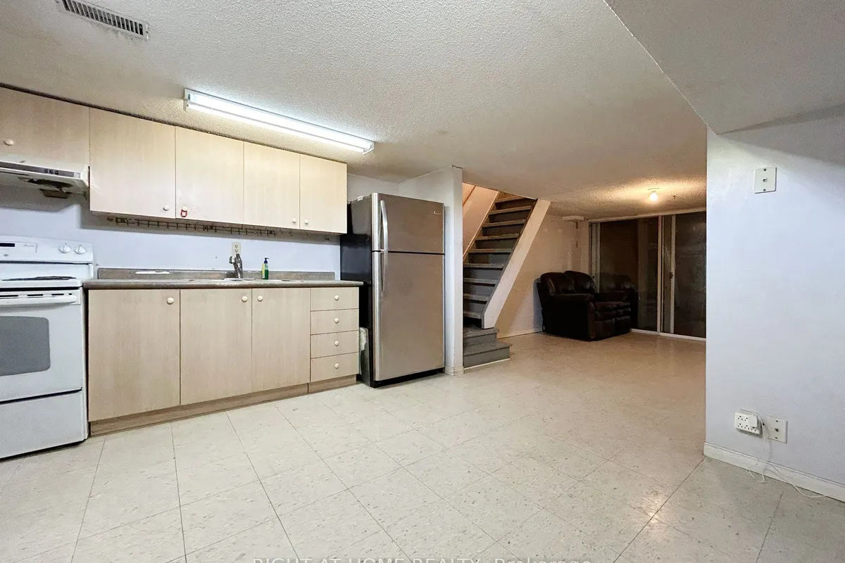 1313 Gerrard Street, ON M4L 1Y8