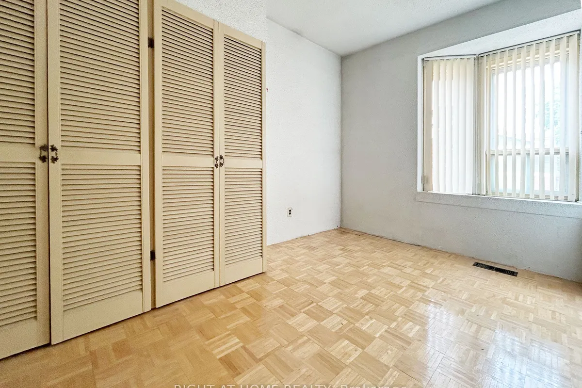 1313 Gerrard Street, ON M4L 1Y8