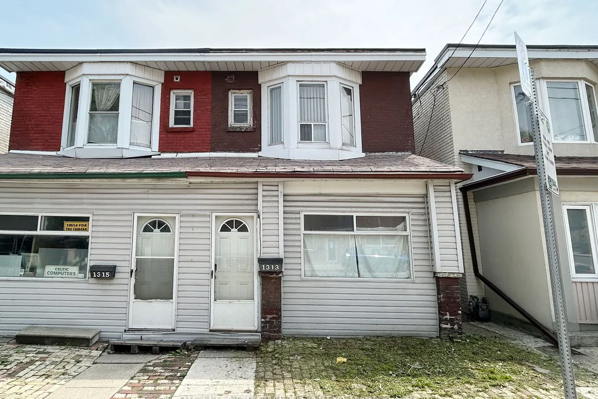 1313 Gerrard Street, ON M4L 1Y8