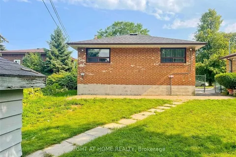 36 Delawana Drive, Toronto, ON M1G 2A8