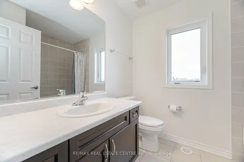 3370 Thunderbird Promenade, Pickering, ON L1X 0N1