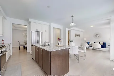 2856 Foxden Square, Pickering, ON L1X 0N9