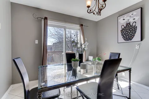 70 sable Crescent, Whitby, ON L1R 1Y6
