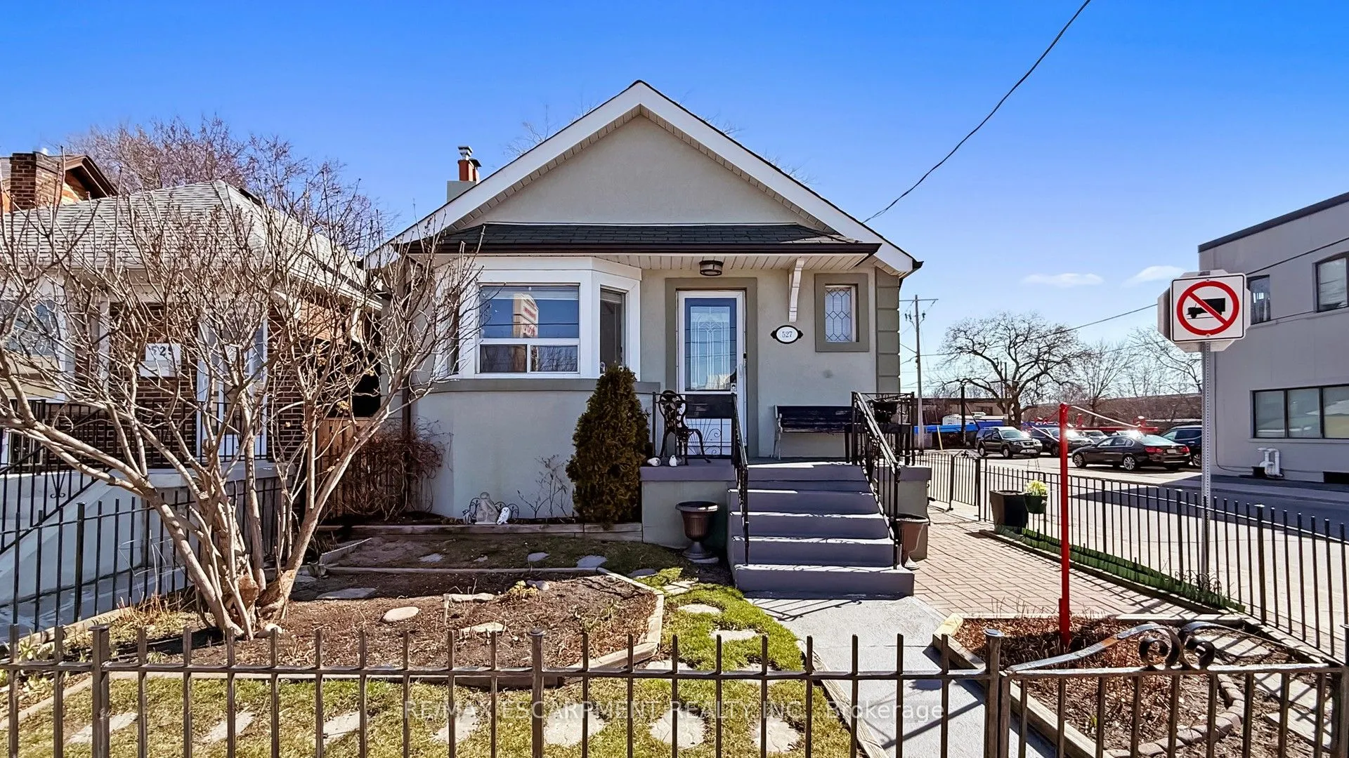 527 Victoria Park Avenue, Toronto, ON M4C 5H2
