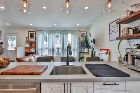 1370 Woodbine Avenue, Toronto, ON M4C 4G5