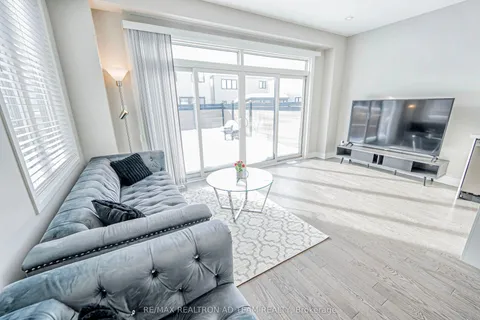 6 Larkin Lane, Clarington, ON L1C 2W3