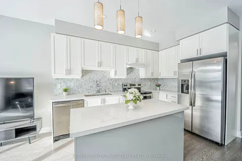 6 Larkin Lane, Clarington, ON L1C 2W3