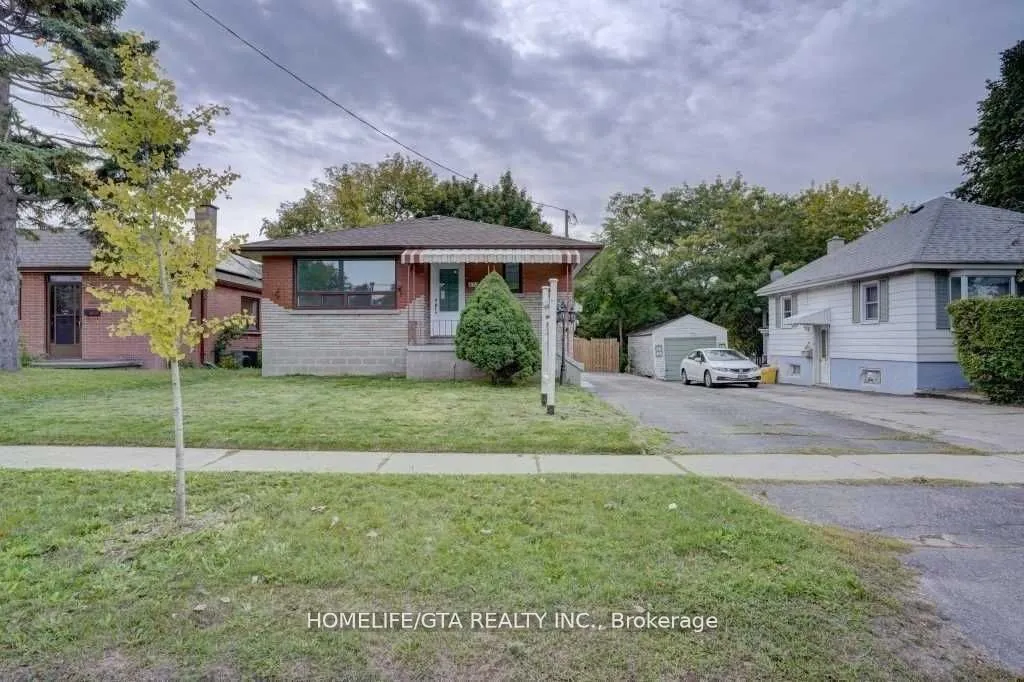 373 Elmgrove Avenue, Oshawa, ON L1J 2C4