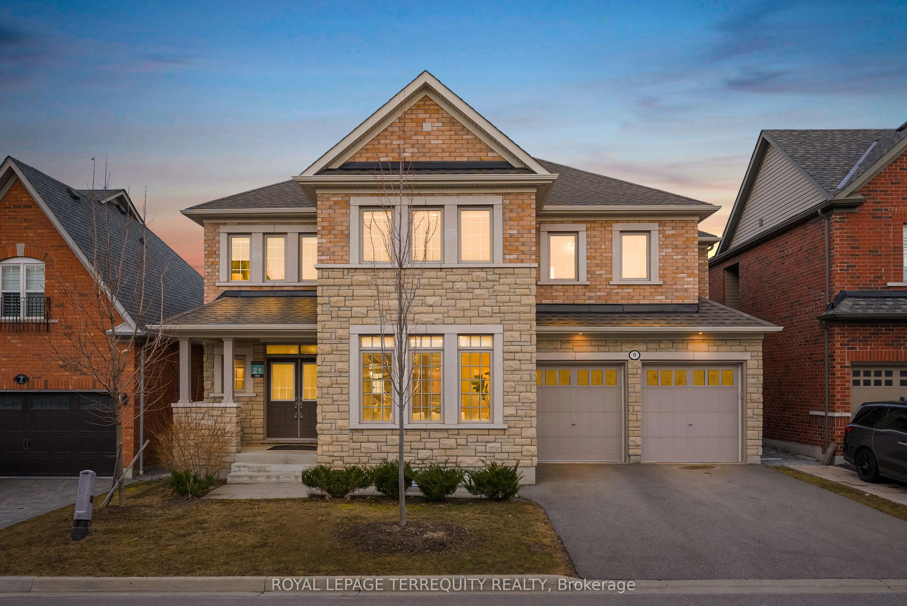 9 Schoolbridge Street, Ajax, ON L1T 4Z2