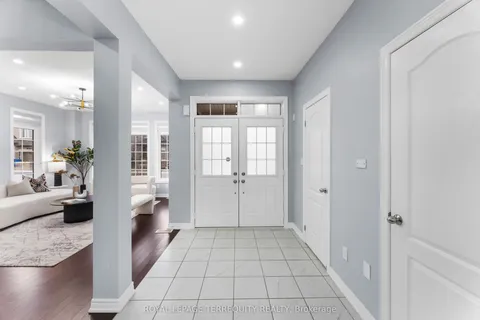 9 Schoolbridge Street, Ajax, ON L1T 4Z2