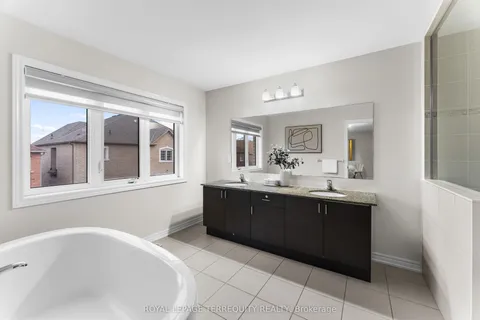 9 Schoolbridge Street, Ajax, ON L1T 4Z2