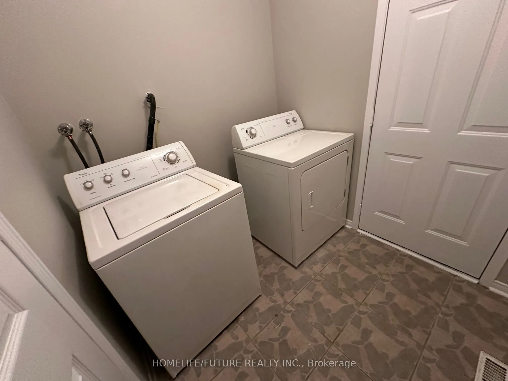 1066 Keswick Court, Oshawa, ON L1K 2V2